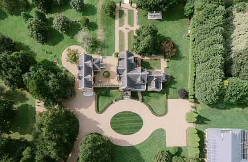 Robertson House | Ben Huon Manor Luxury House for 10 - Robertson NSW - Magnificent Gardens & Views