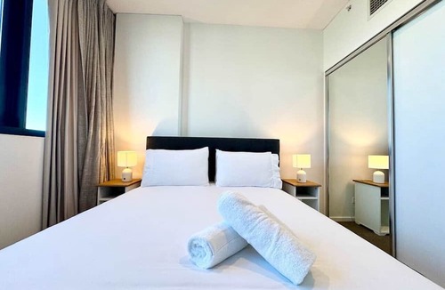 Adelaide Central Business District Apartment | Serene Stay - 1BR Apt with Pool, Gym, Steam & Saun