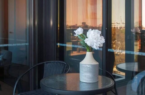 Port Melbourne Apartment | Port Panorama A Stunning Resort style Stay
