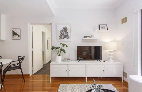 Fremantle Apartment | West End Courtyard Retreat