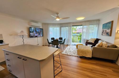 Tuncurry Apartment | Great Lakes Short Stay Accommodation - Lake Street Apartment