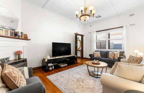 Glandore House | Glandore Charm Contemporary Haven near CBD and Coast