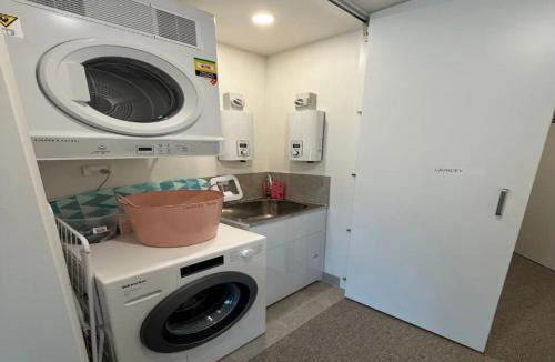 Gungahlin Apartment | New large 3BR,3ens twn house in Gung, Mtn view