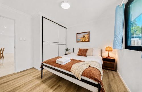 Belmont House | Aurora Airport House-Free Parking, Easy Transit nr Optus Stadium, casino, shopping center