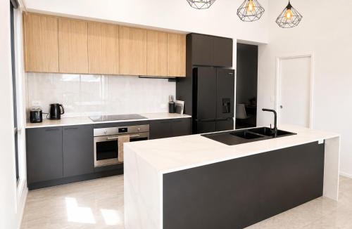 Greenbank House | Spacious Family Retreat In Greenbank