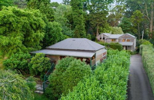 Mount Dandenong House | StayAU Ironbark Cottage Romantic Retreat Dandenong