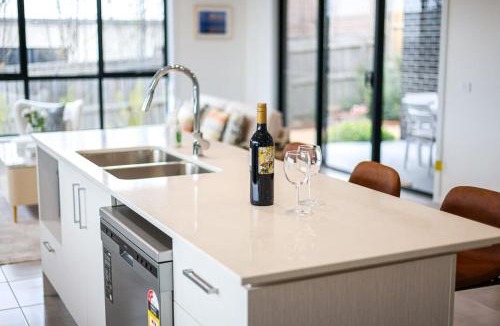 Mount Duneed House | StayAU Park-side Retreat 10min Geelong Quiet Area
