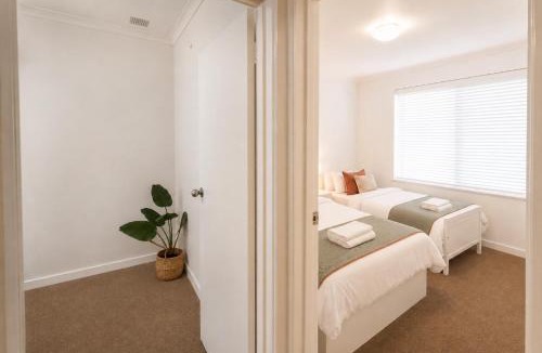 Belmont House | Relaxing Two-Bedroom Retreat Near the Airport