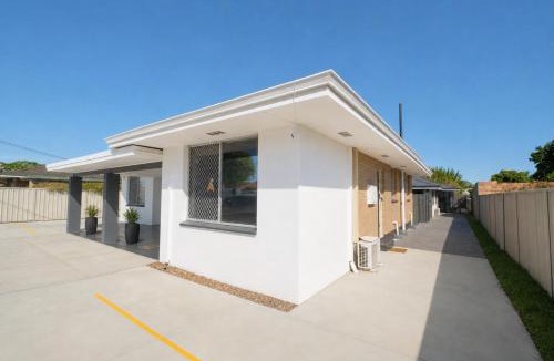 Belmont House | Relaxing Two-Bedroom Retreat Near the Airport