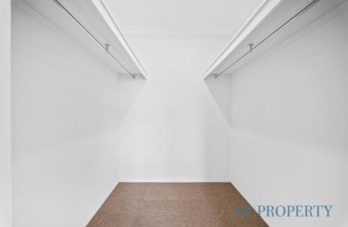 Piara Waters House | Stylish 5BR Retreat EV Charging & Caravan Parking