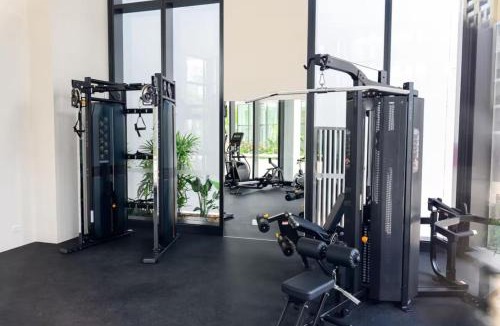 Lidcombe Apartment | Enormous Modern Retreat Gym Pool BBQ Parking Rooftop