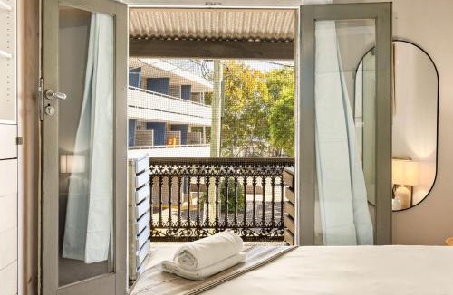 Redfern Apartment | Redfern 3BR Family Stay with Parking & Patio