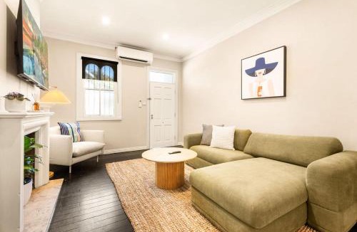 Redfern Apartment | Redfern 3BR Family Stay with Parking & Patio