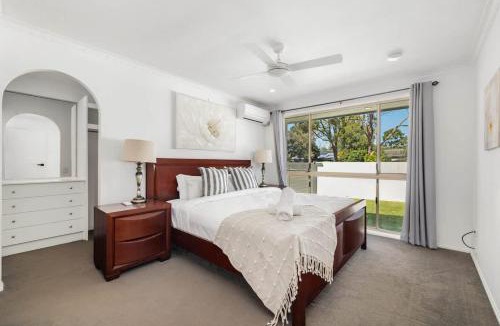 Robina House | Modern 3BR Home AC ThroughoutClose to Beach Shops