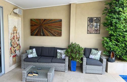 Kensington Gardens Apartment | Private HomeStay Studio Tropical Setting 48m2 Area