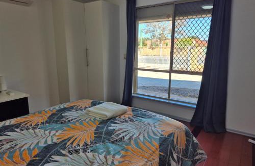 Morley House | Tiffany's homestay in Morley, Near train station