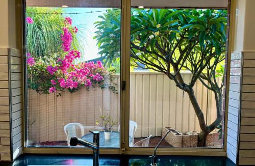 Yokine Villa | Quiet Leafy Retreat - Close to Perth CBD