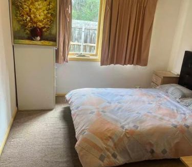 Bundoora House | E Convenient, livable, and close to commercial districts近商圈电车大学便利别墅大床房