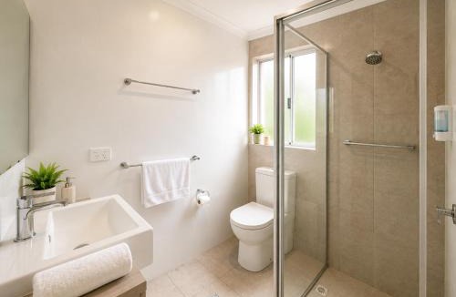 Broadwater House | The Best Kind of Spring Beach Break