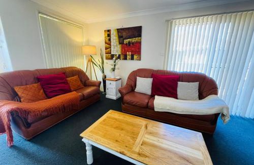 Worrigee House | Worrigee 3BR/1BA Stay Heated Rooms Near Shops