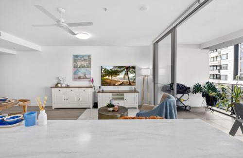 Labrador Apartment | Gorgeous and Spacious 2BR Beach Apt with Pool, Parking and Gym