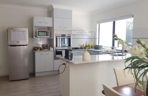 Caboolture South House | "Casa Serena" - Spacious Entire Holiday Home