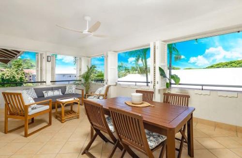 Cairns North Apartment | Elevated Resort-style Terrace near Botanic Gardens