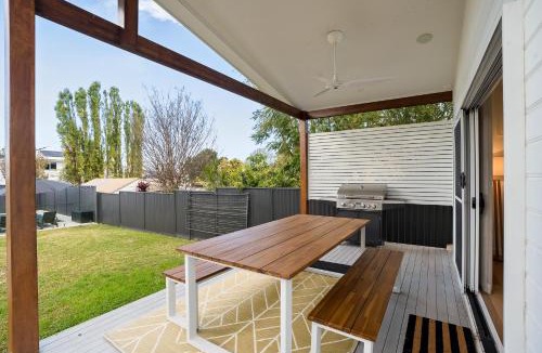 Warners Bay House | Lakeshore Serenity @ Warners Bay