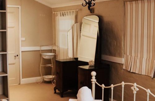Rydal House | Blue Mountains Owl Pen Cottage Farm Stay Retreat