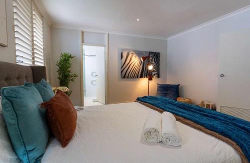Crawley Apartment | Casa Lune Swan River Views, Steps to Blue Boat House and CBD