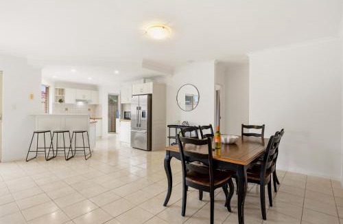 Carlisle House | 3BR Home Near Crown, City, Optus Stadium & Airport
