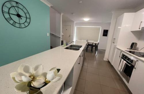 Dakabin House | Dakabin Comfort Cozy Townhouse Ideal for Families