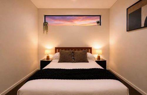 Mascot Apartment | Mascot Haven - 2x Car Spaces - 5mins to Airport - Pets Friendly - 80Mbps