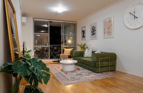 Sydney Central Business District Apartment | Modern City-Centre Apartment on Kent with Pool, Gym & Free Parking
