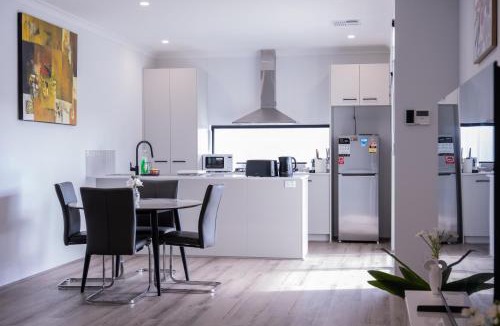 Westminster House | Stylish 3BR Family Home Near CBD & Airport