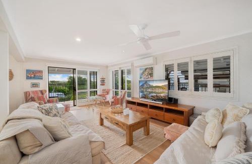 Moffat Beach House | 15 Derby Road Moffat Beach