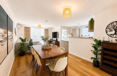 Broadwater House | Fall in Love with Spring at Cape View 26