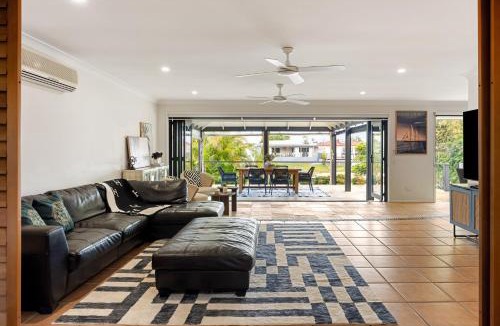 Broadbeach Waters House | Mojo Riverhouse 4BR Pool, Broadbeach Waters