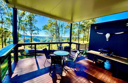Clothiers Creek House | El Rancho Cabarita Beach - Longhorn