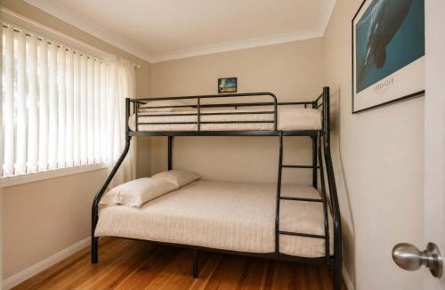 Burrill Lake House | Bring the Dog, Boat and Family - lakeside escape