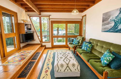 Burrill Lake House | Cottage on the Lake - peaceful Burrill Lake escape