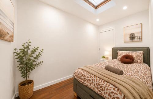 Pyrmont House | Modern 4BR House Walk to ICC & Darling Harbour & Fish Market & CBD