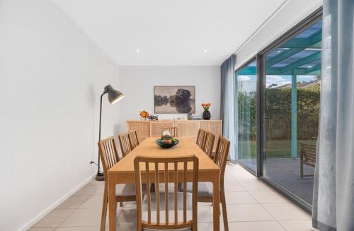 South Coogee House | Luxury South Coogee House Media Room with Parking
