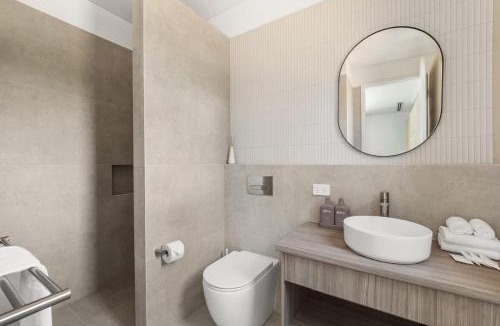 Yallingup House | Windsong - Sleek Bushland Haven near Yallingup Beach