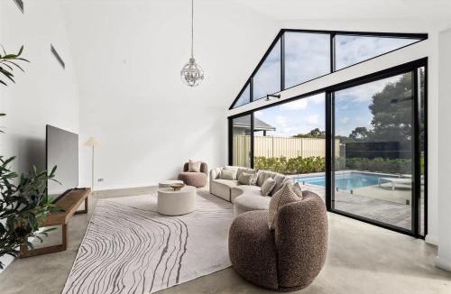 Dunsborough House | Ember and Aqua - Luxury Barnhouse on the Golf Course