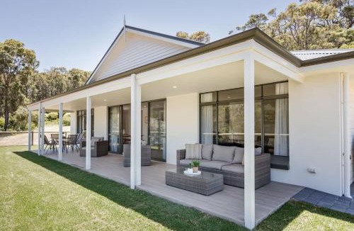 Yallingup Siding House | Wildgreen Villa - Lakeside Hideaway in Winery Estate