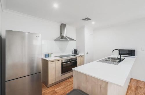Dunsborough House | Villa on Valcross - Modern Coastal Comfort near Town
