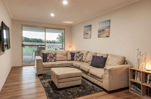 Yallingup Siding Villa | Cockatoo Lodge - Winery Retreat at Rivendell Estate