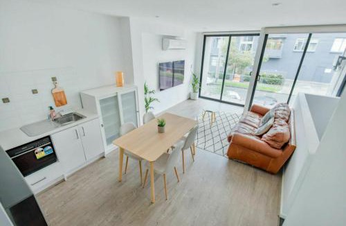 St. Kilda East Apartment | Beautiful 3BDR 2BA Townhouse in St Kilda East