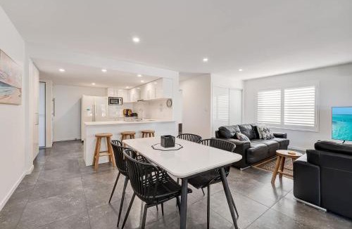 Dicky Beach Apartment | 1 - 5a Coochin Street, Dicky Beach - 200m To Beach